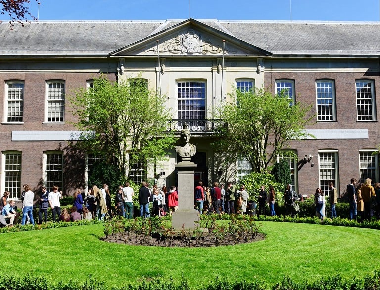 uni_gallery/b28e6b77-87e4-43d8-8f69-843452eb6e32.jpg